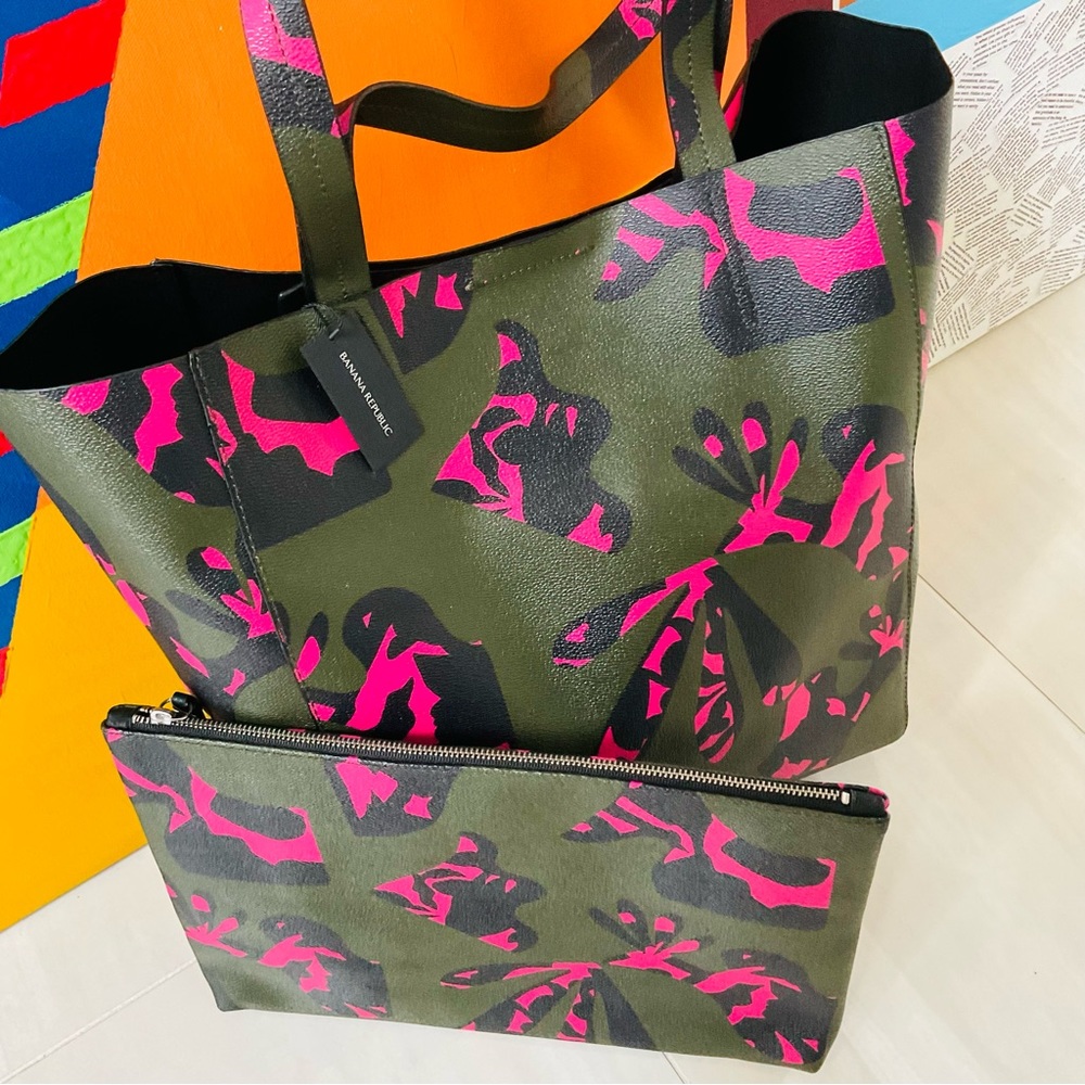 Banana Republic Bundle Graphic Tote Bag and Large Pouch - Picture 3 of 9
